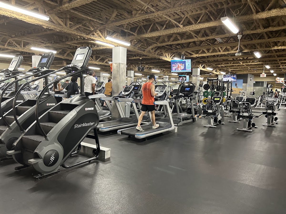 24 Hour Fitness - Photo 1