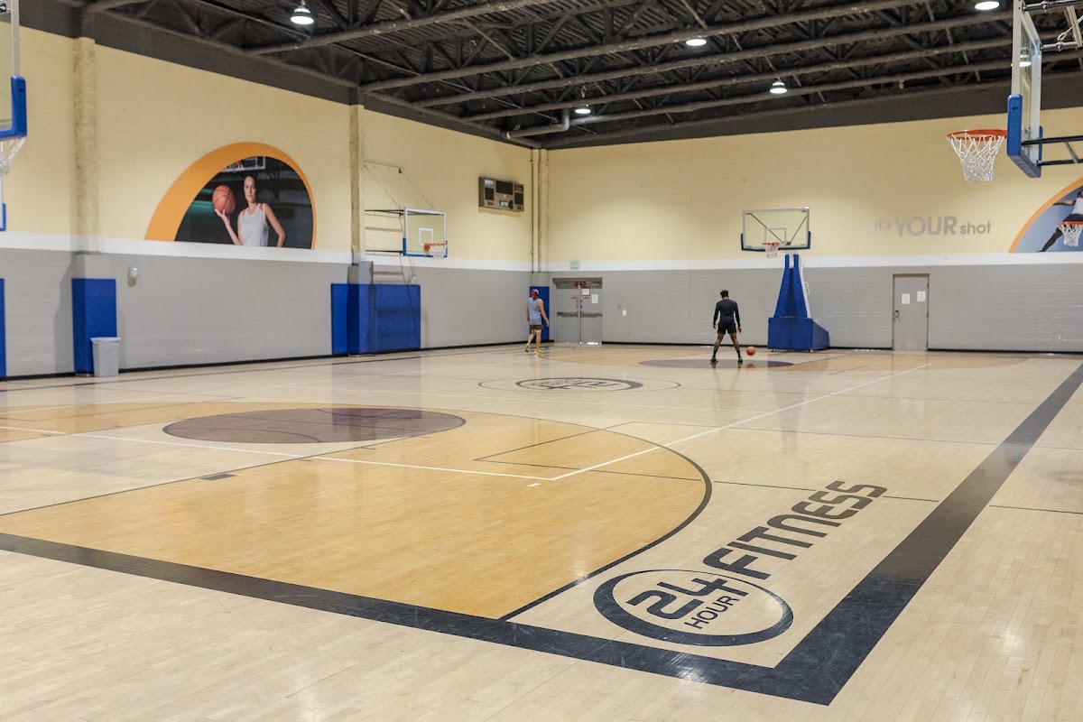 24 Hour Fitness - Photo 3