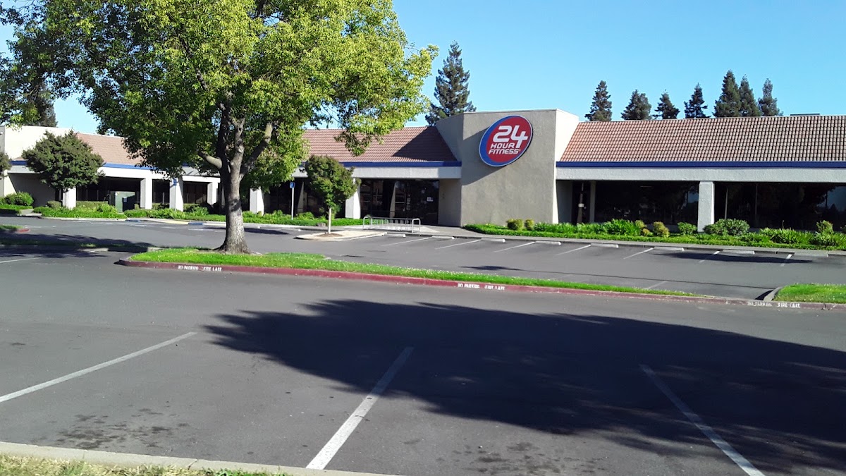 24 Hour Fitness - Photo 2