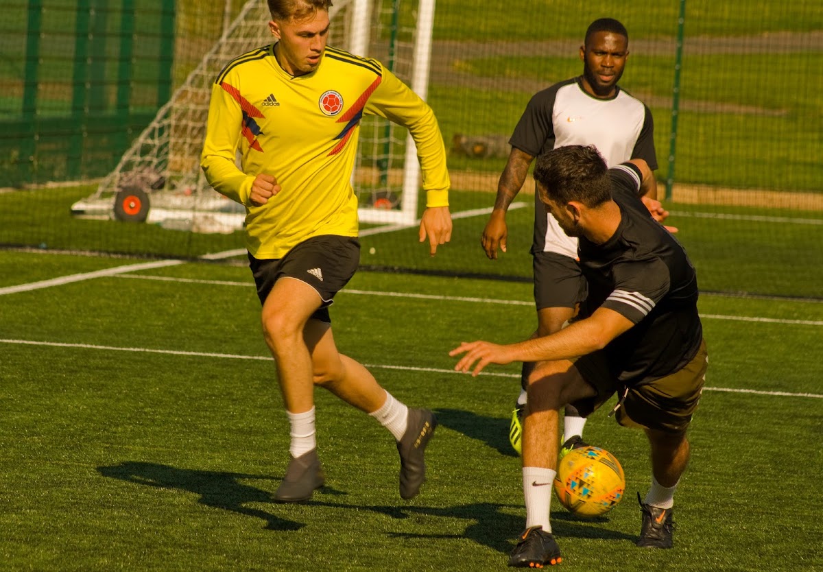 5s Football - Photo 3