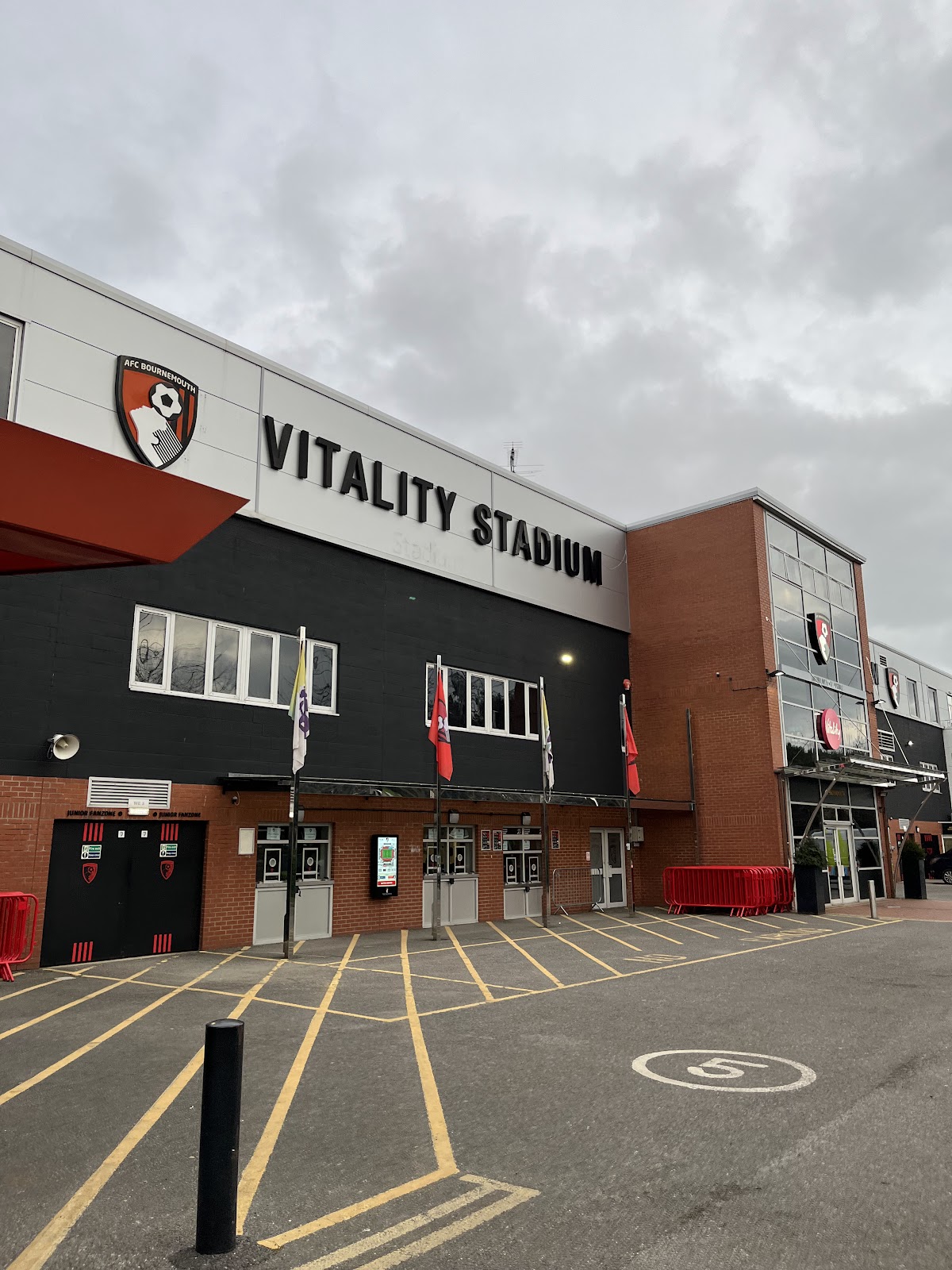 AFC Bournemouth - Photo 2