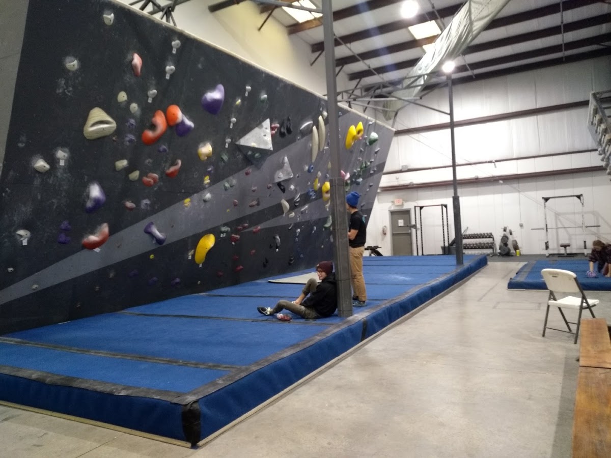 Aiguille Rock Climbing Center - Photo 3