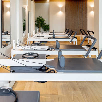 Aja House · Studio de Pilates Reformer, Yoga, Barre et Cardio - Photo principale