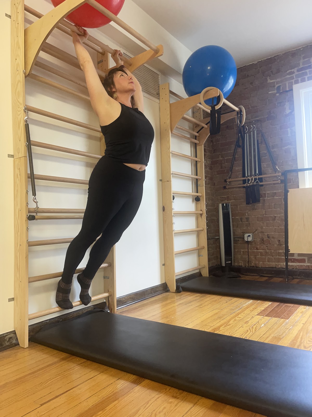 Amy Does Pilates - Photo 3