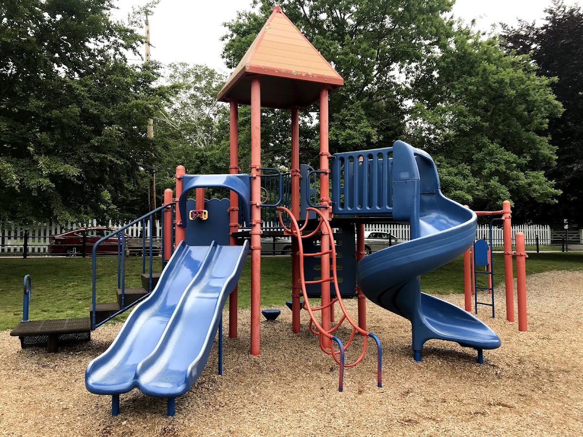 Aquidneck Park/ The Hut - Photo 2