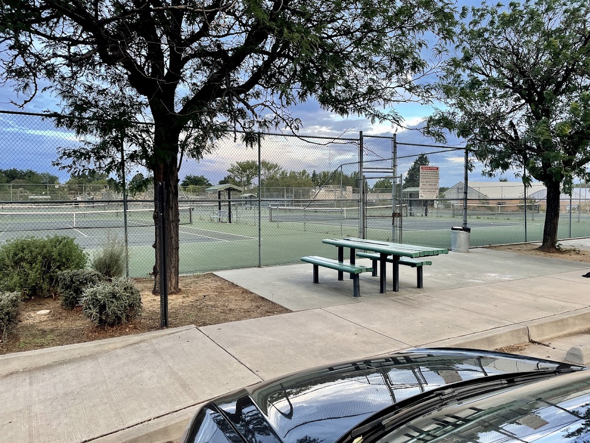 Arroyo Del Oso Tennis Courts - Photo 1