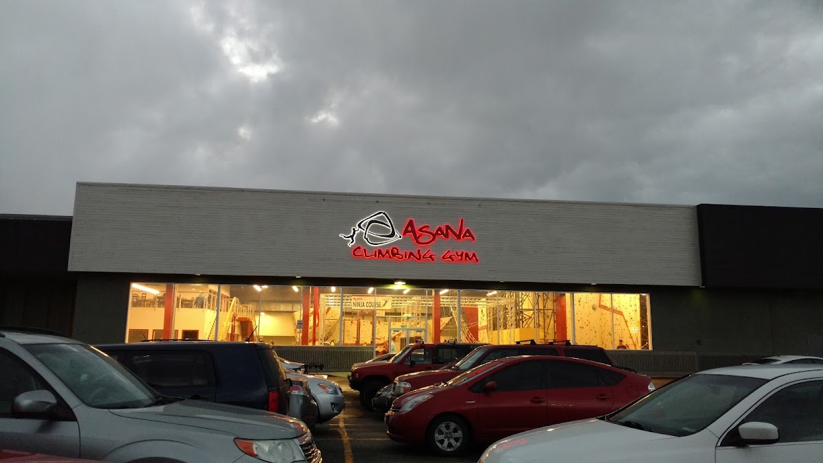 Asana Climbing Gym - Photo 3