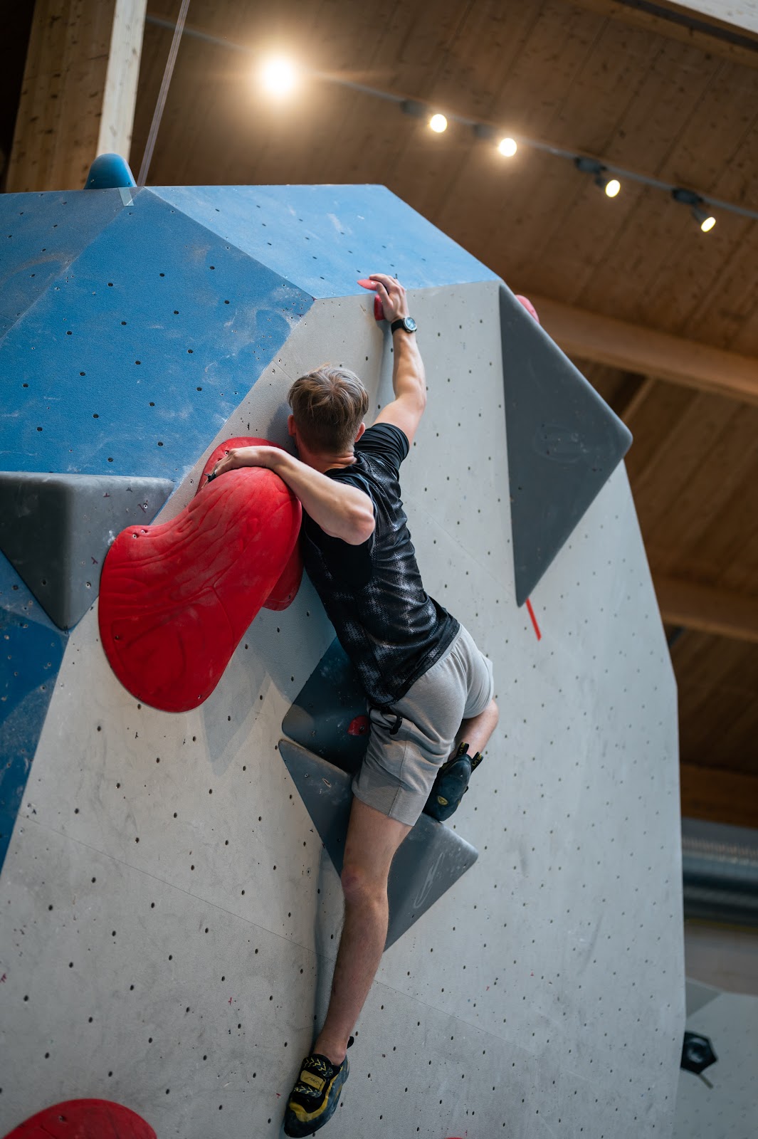 Aspect Climbing - Photo 1