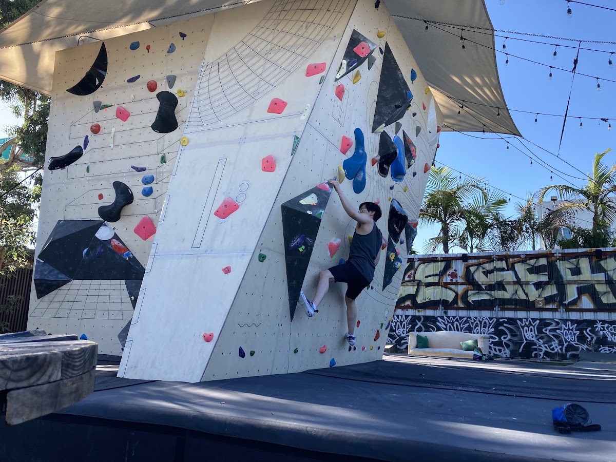 Asylum - Outdoor Bouldering - Photo 2