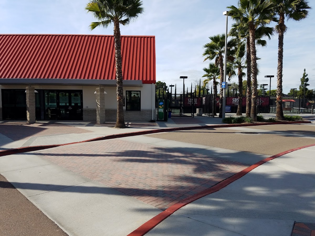 Aztec Tennis Center - Photo 2