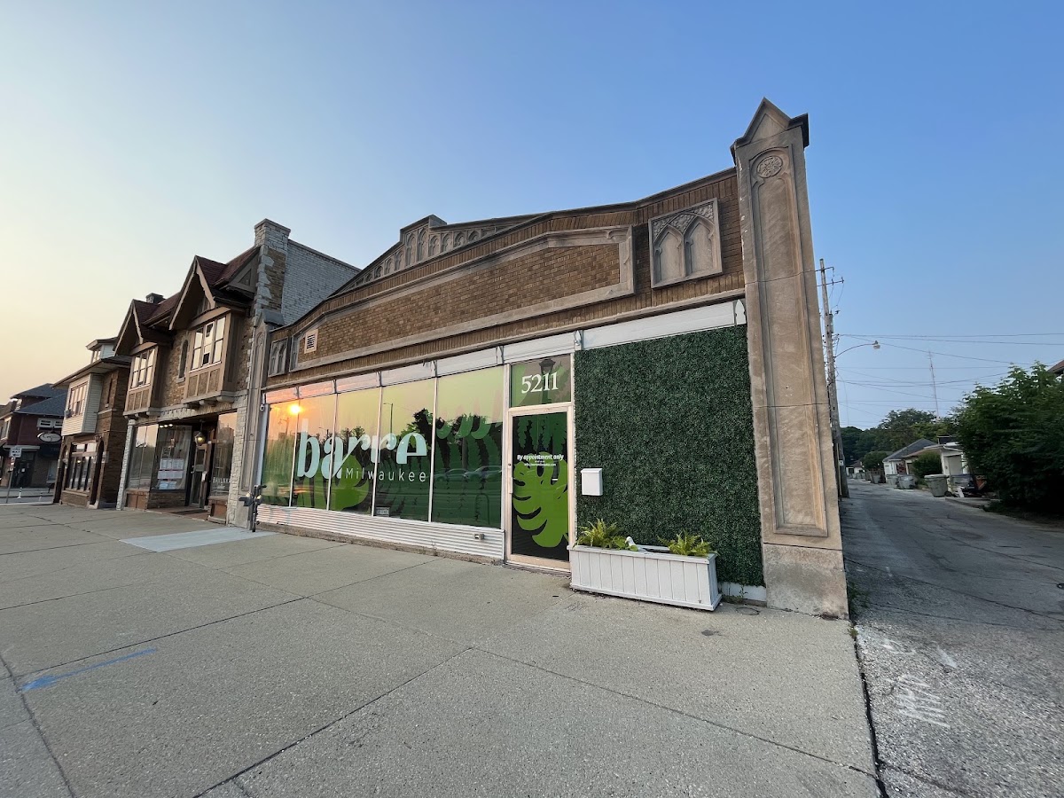 Barre Milwaukee - Photo 1