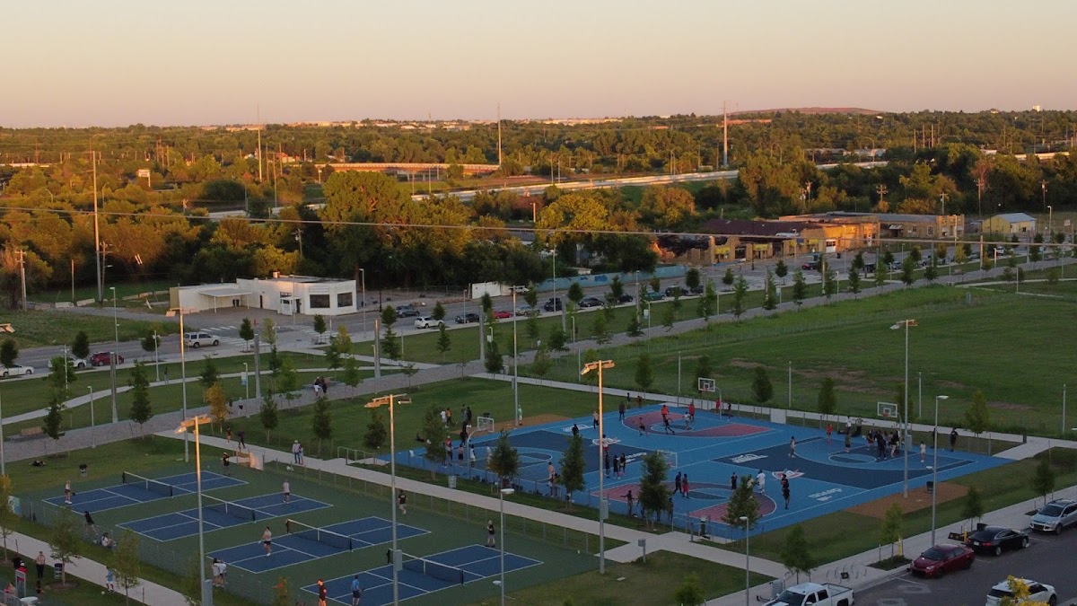 Basketball & Pickleball court - Photo 3