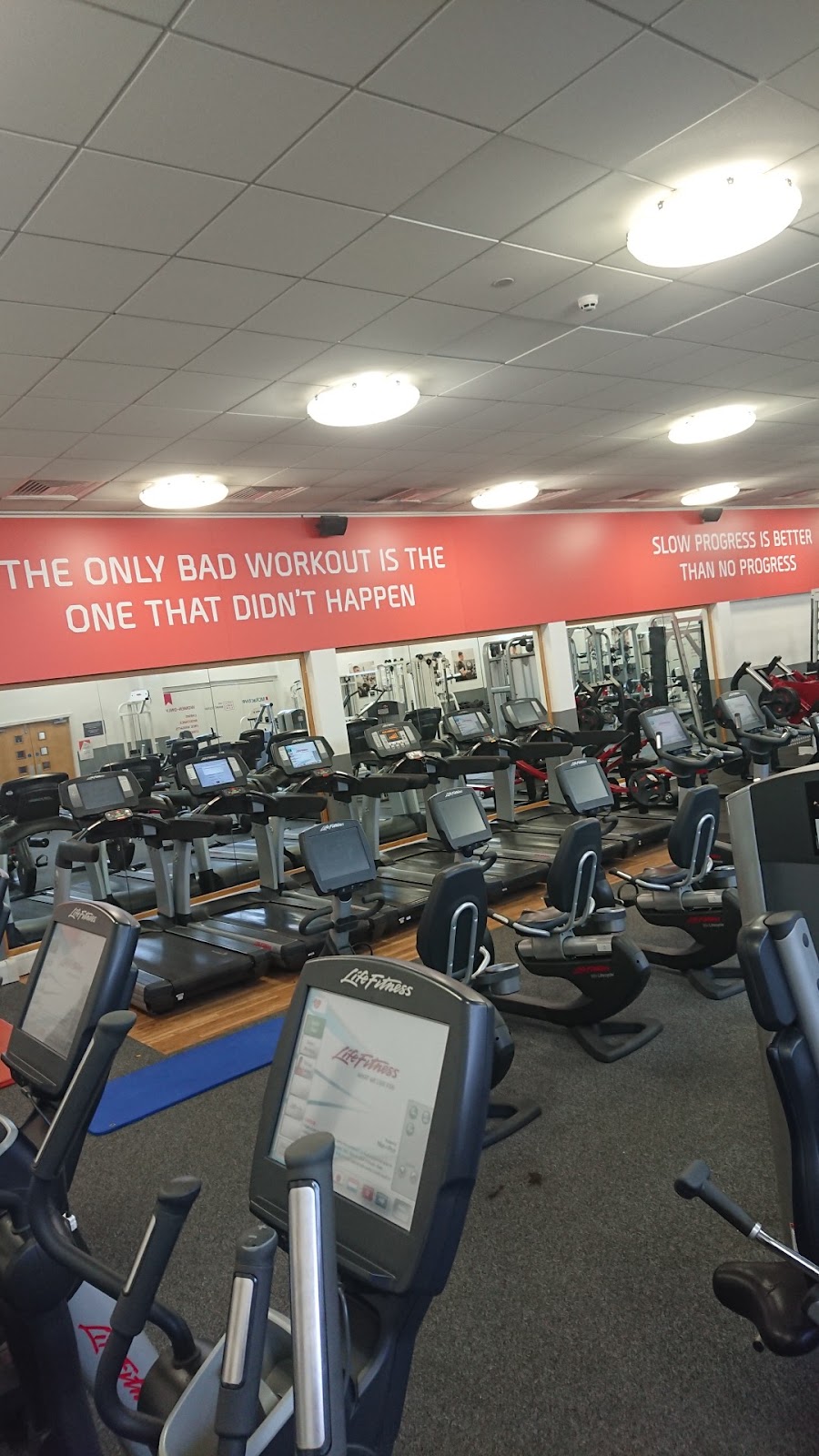 Belle Vue Leisure Centre - Photo 2
