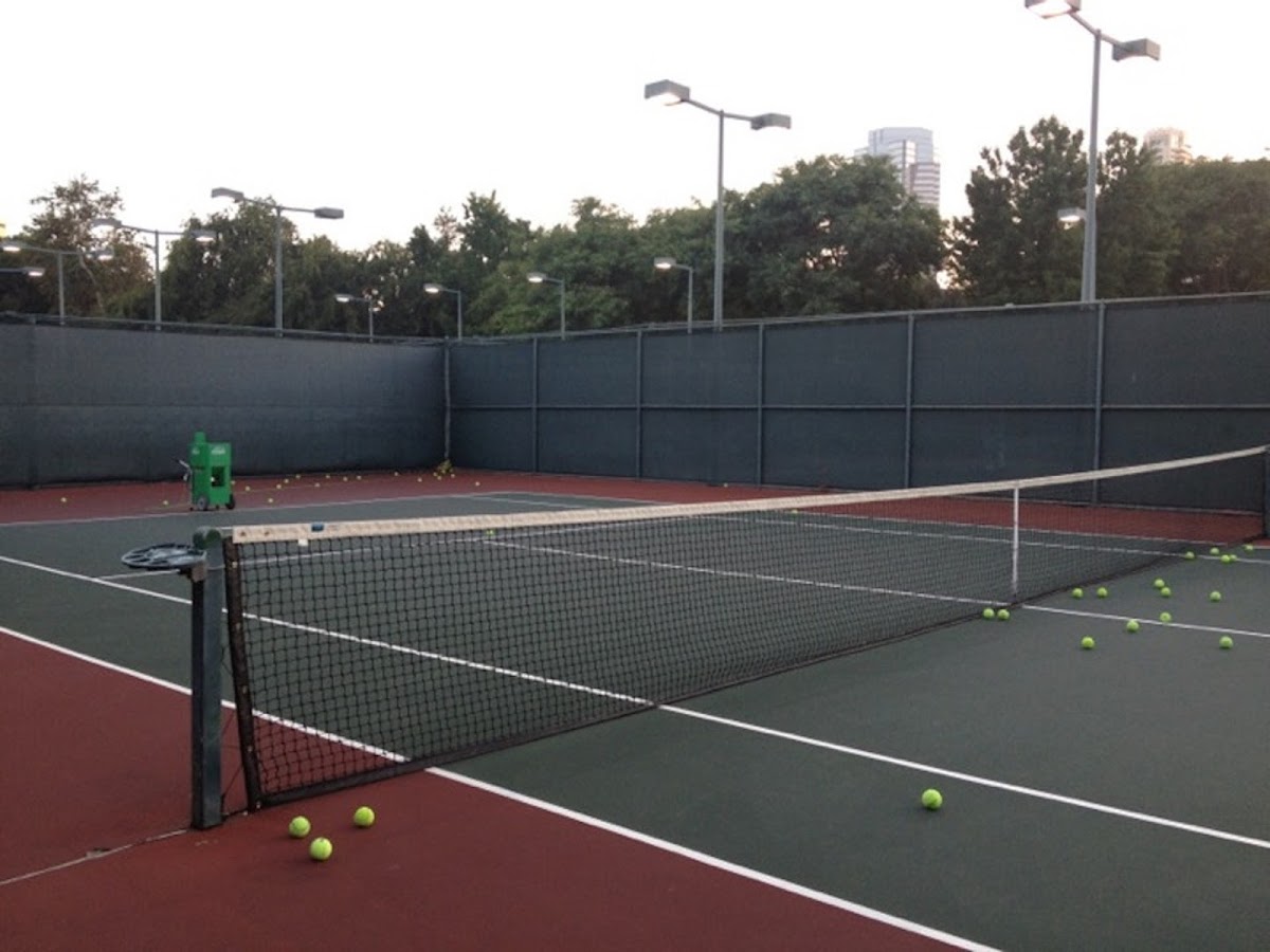 Beverly Hills Tennis Club - Photo 1