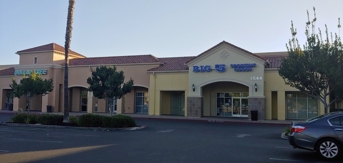 Big 5 Sporting Goods - Photo 1