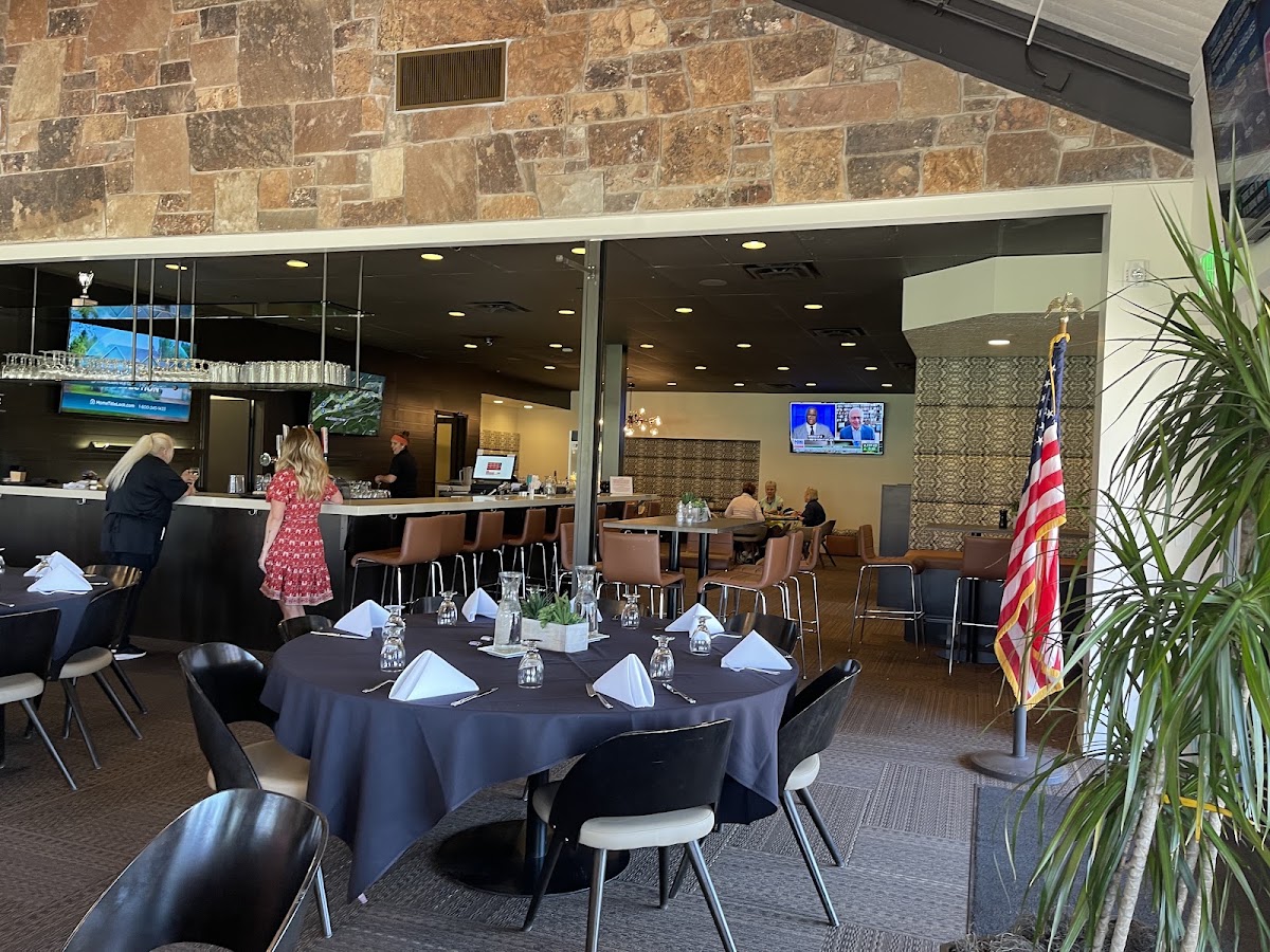Bloomington Country Club - Photo 2