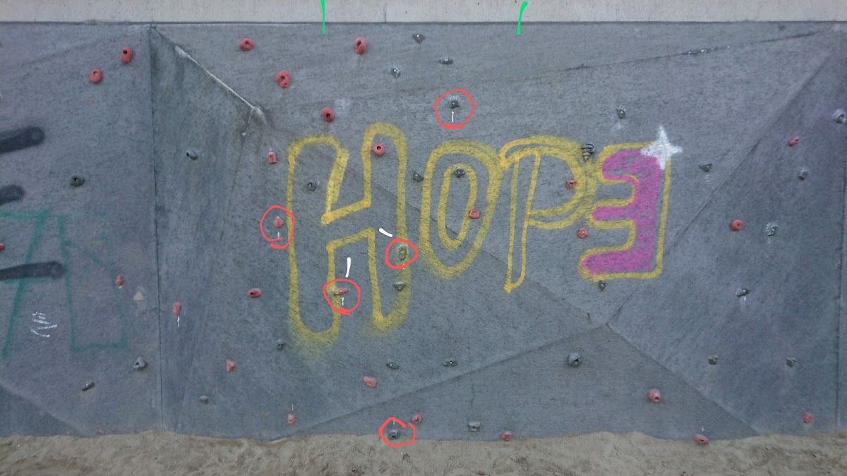 Boulderwand am Spielplatz (Kletterwand Traverse) - Photo 2