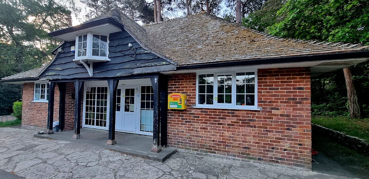 Branksome Park Tennis - Photo 2