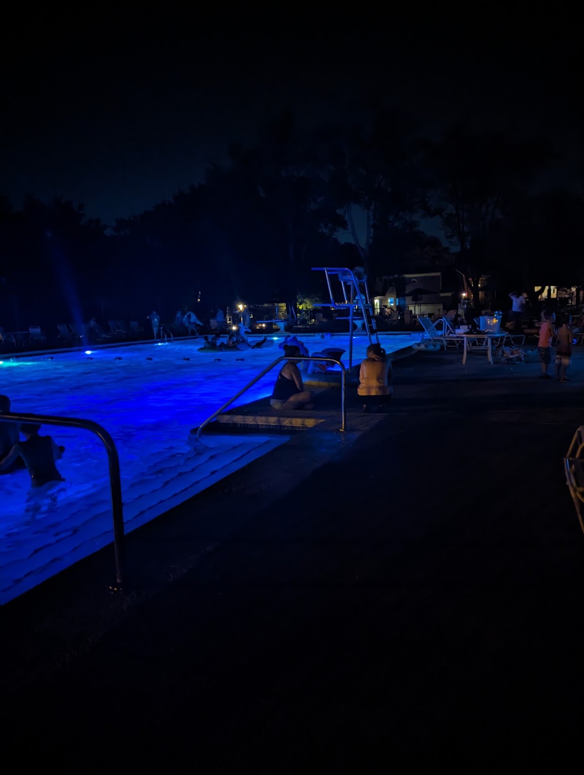 Bridgepointe Swim & Tennis Club - Photo 3