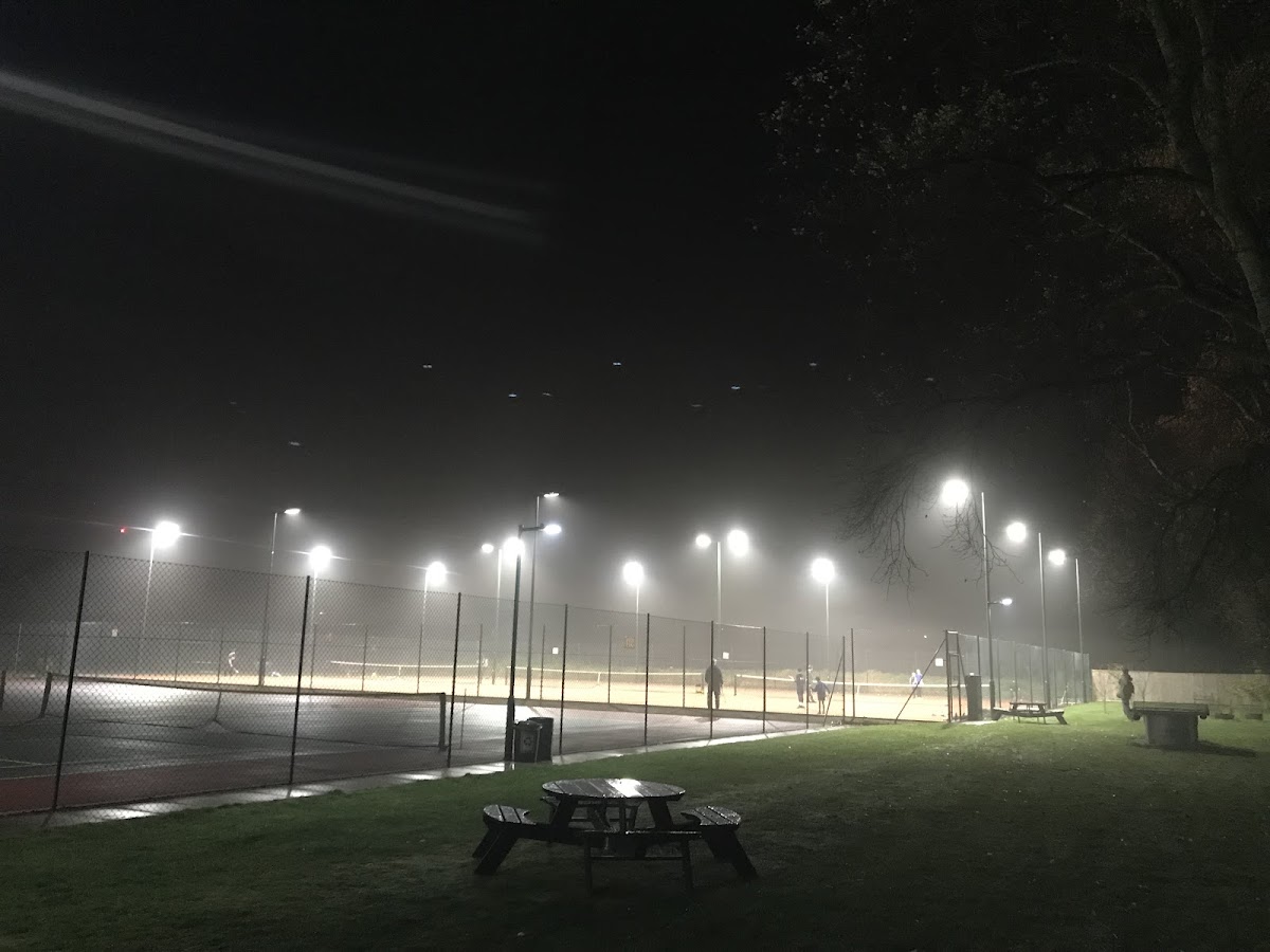 Cambridge Lawn Tennis Club - Photo 3