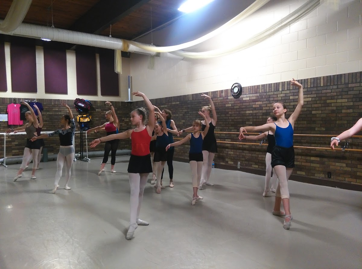 Camelot Community Center - Photo 3