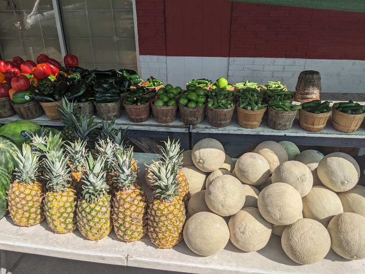 Campos Farmers Market - Photo 3