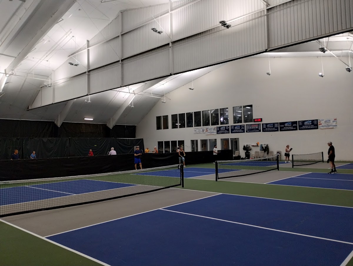 Cascade Athletic Club - Gresham - Photo 2