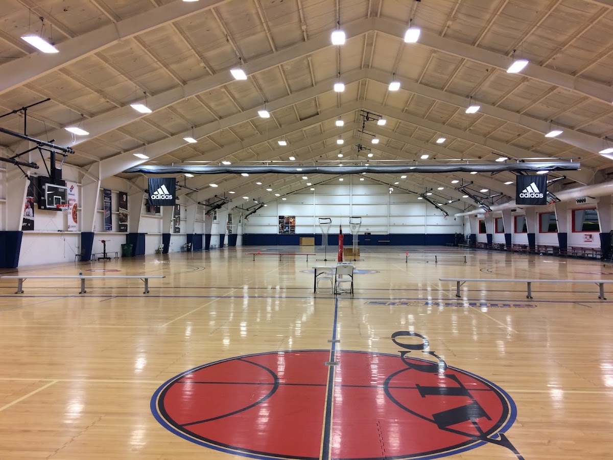 Center Saint Louis - Photo 1