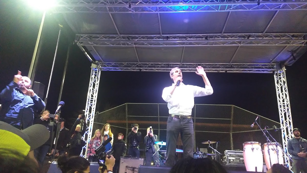 Chalio Acosta Sports Center - Photo 3