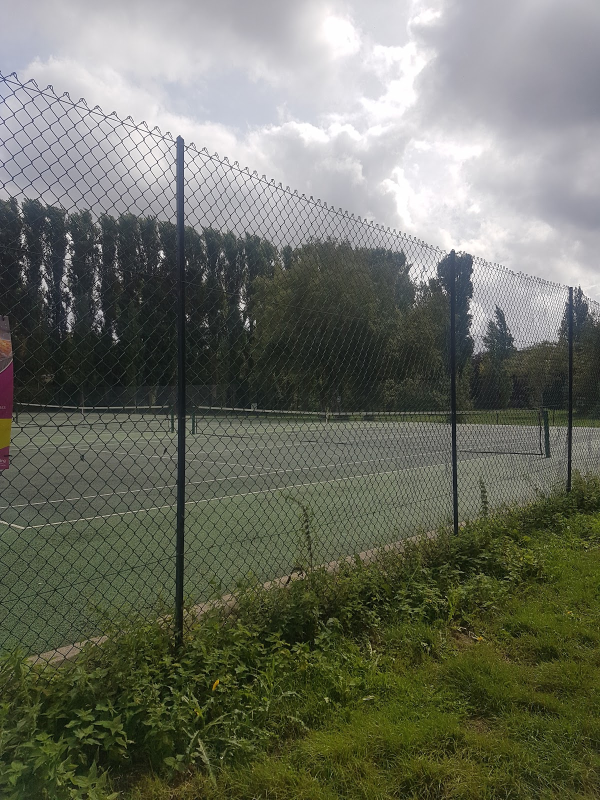 Christchurch Meadow Tennis Courts - Photo 2