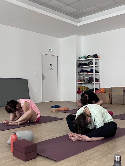 Claire Gómez - Professeure de yoga à Bordeaux - Photo principale