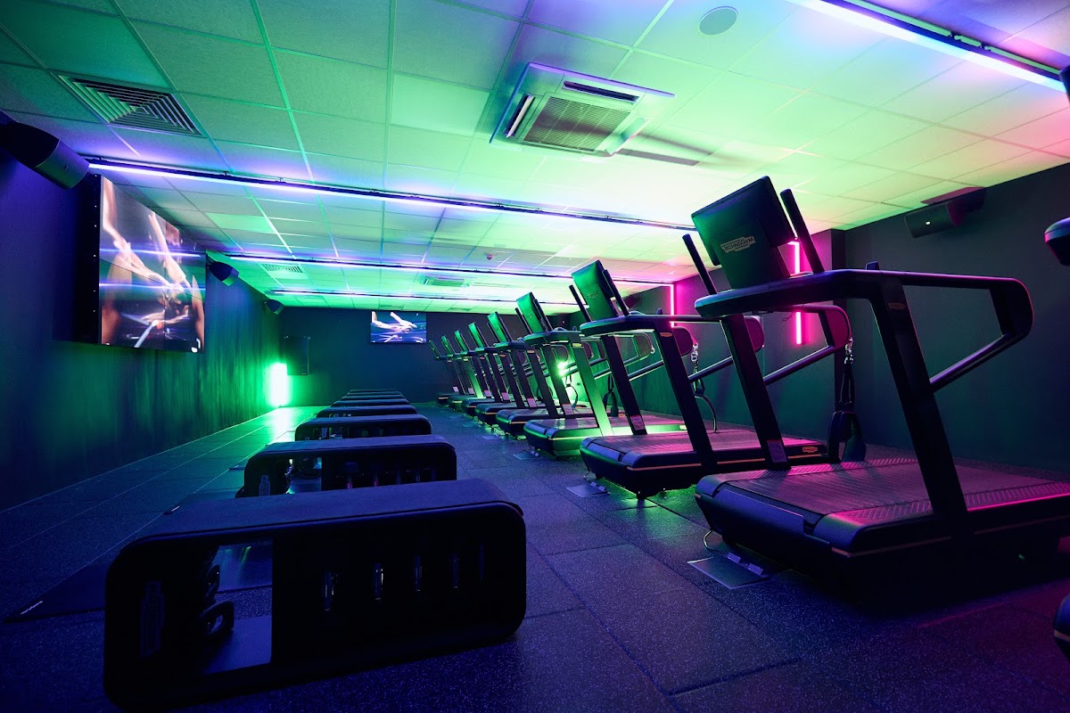 Clissold Leisure Centre - Photo 1