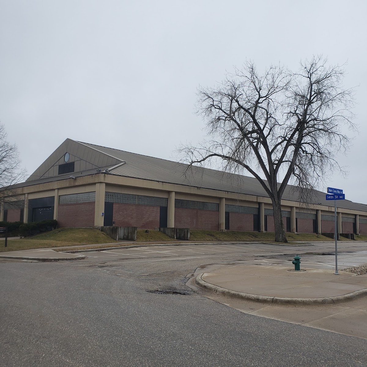 Coe College Clark Racquet Center - Photo 2