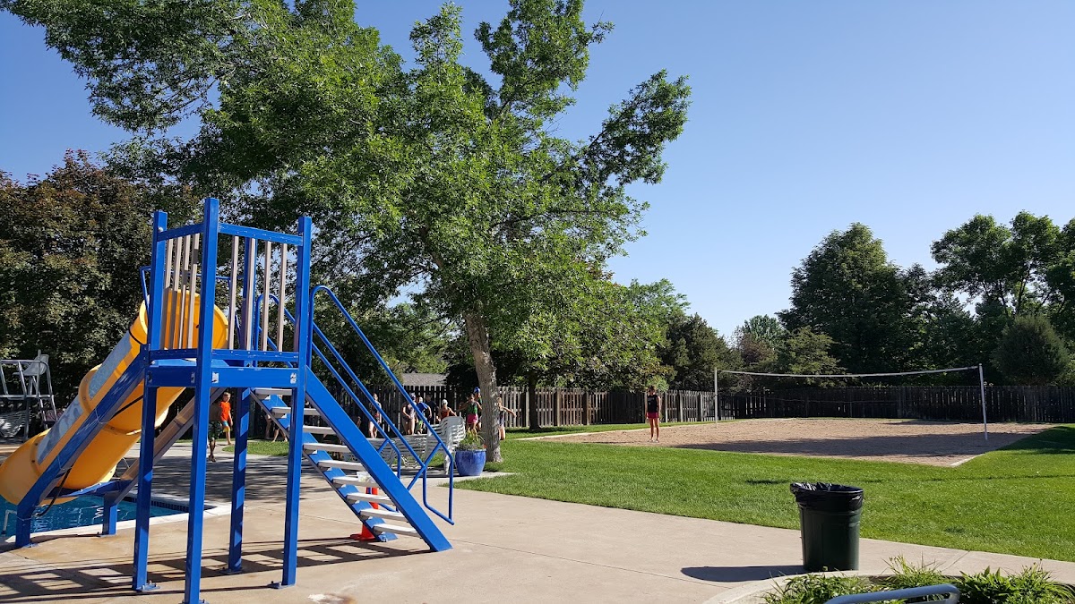 Collindale Pool - Photo 2