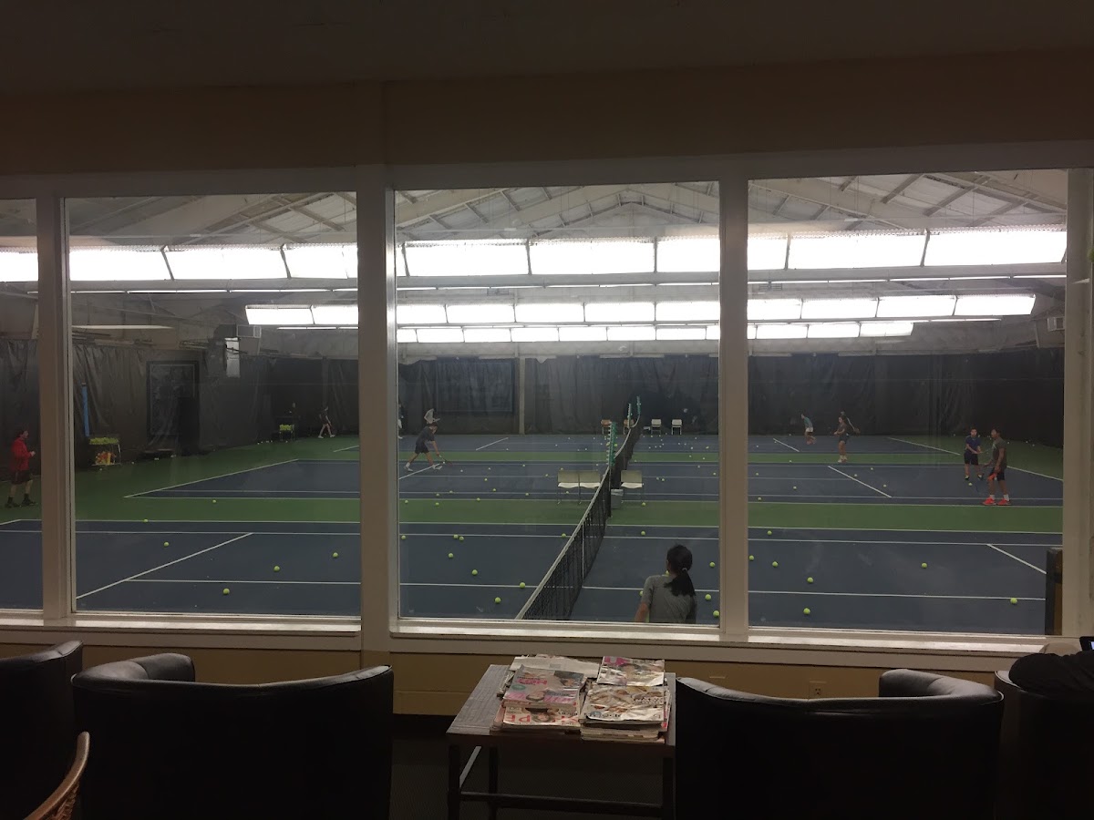 Courtside West Racquet & Fitness - Photo 3