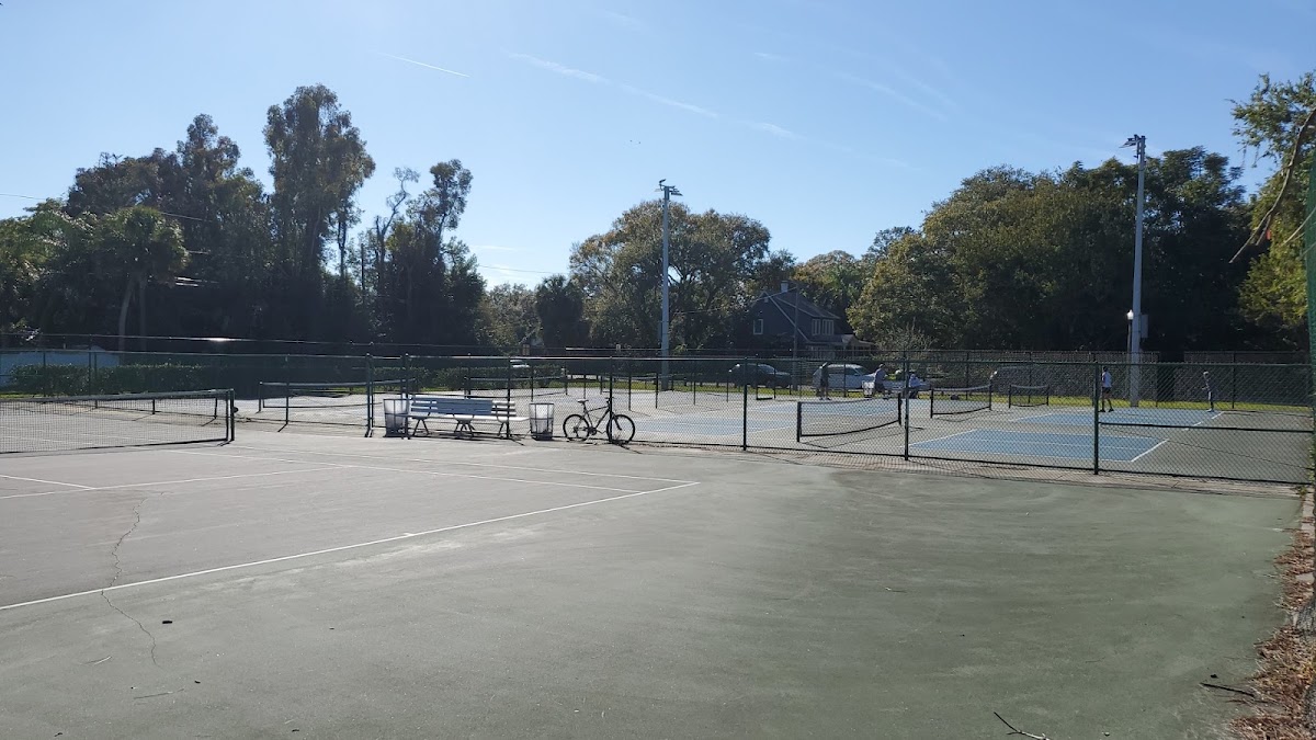 Crescent Lake tennis courts