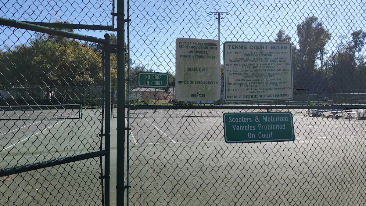Crescent Lake tennis courts - Photo 3