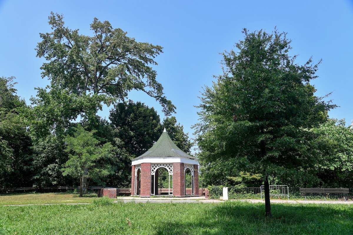 Crocheron Park - Photo 1