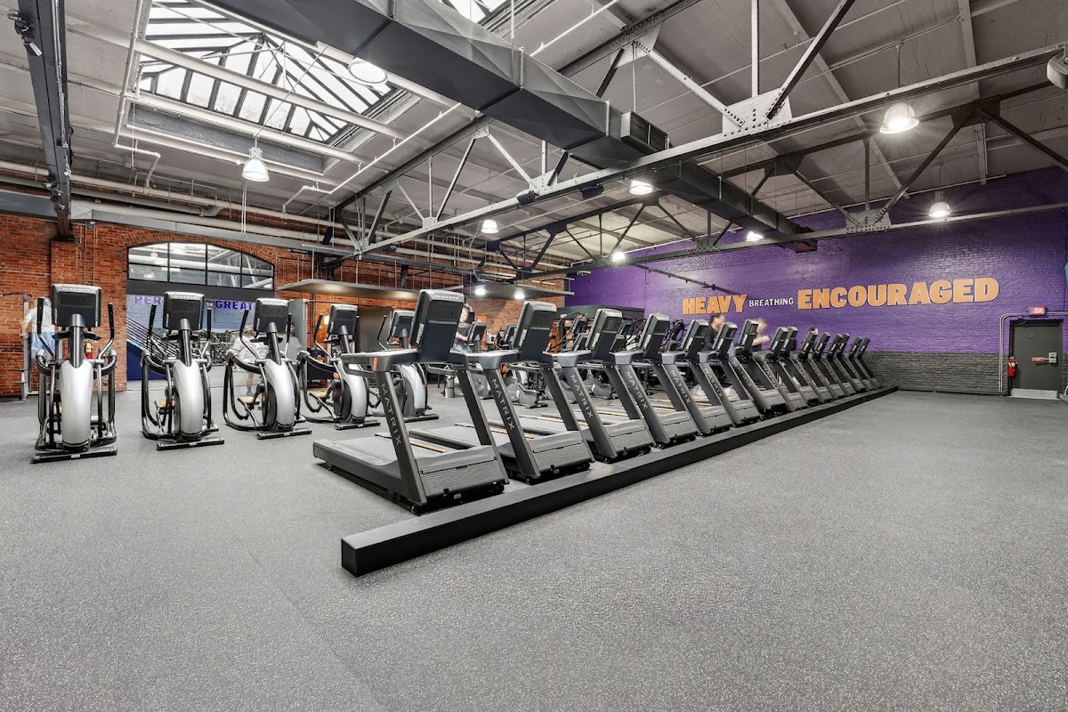 Crunch Fitness - Allston - Photo 2