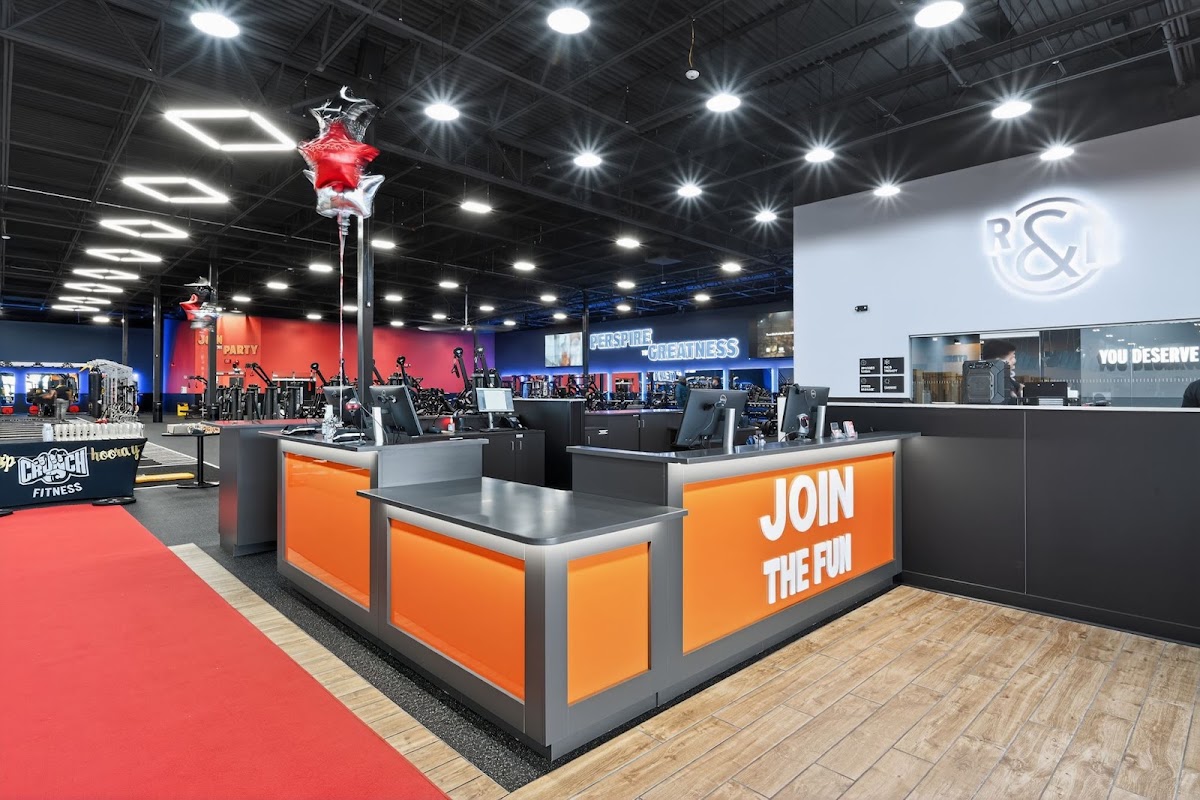 Crunch Fitness - Corpus South - Photo 3