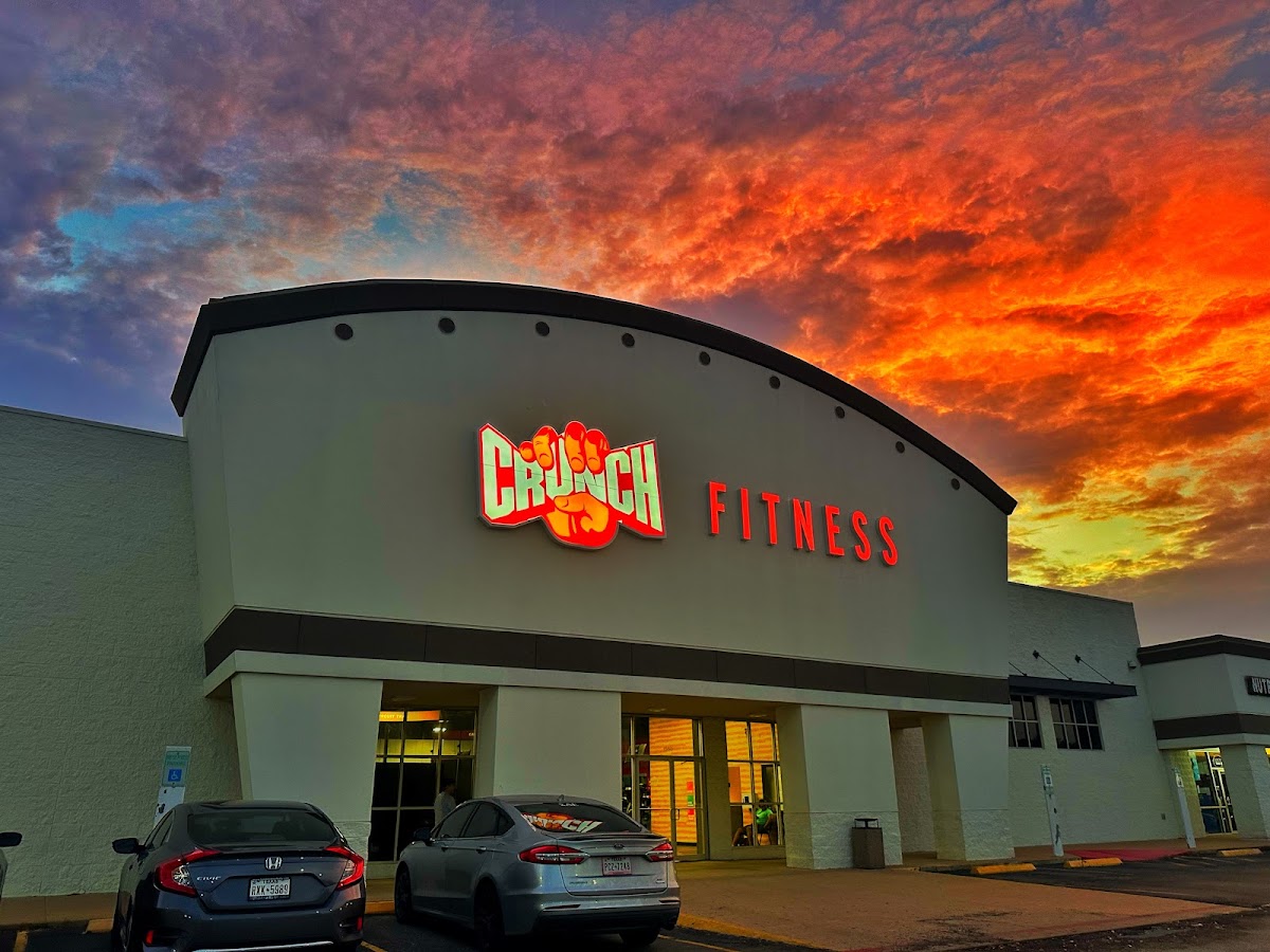 Crunch Fitness - Katy - Photo 2