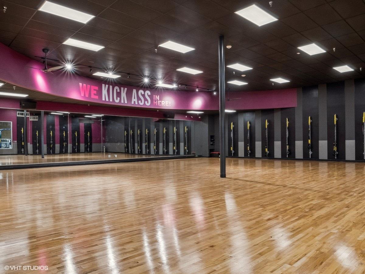 Crunch Fitness - Katy - Photo 3