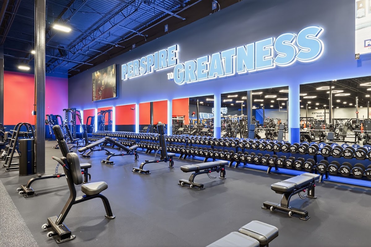 Crunch Fitness - Naples - Photo 2