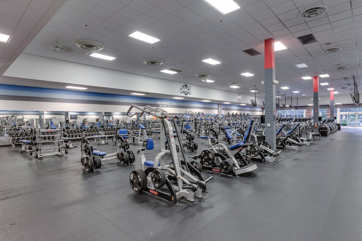 Crunch Fitness - Naples - Photo 3