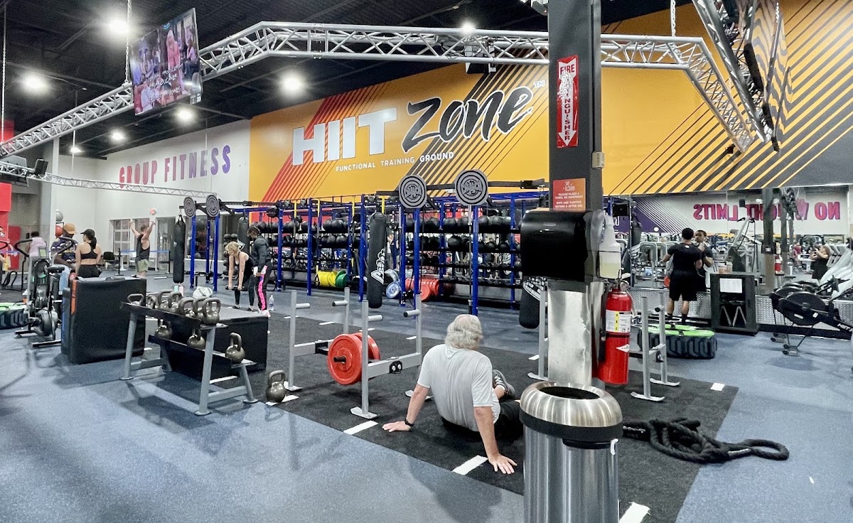 Crunch Fitness - Palm Beach Gardens - Photo 2