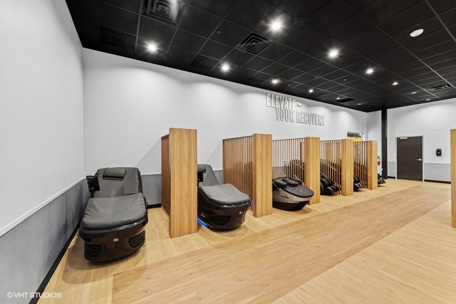 Crunch Fitness - Pearland - Photo 3