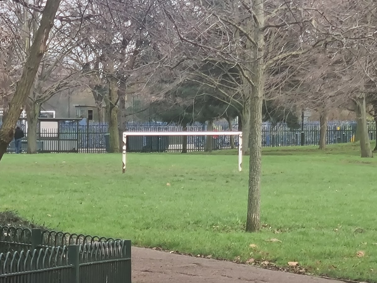 Cundy Park 5-a-Side Football Pitch - Photo 2