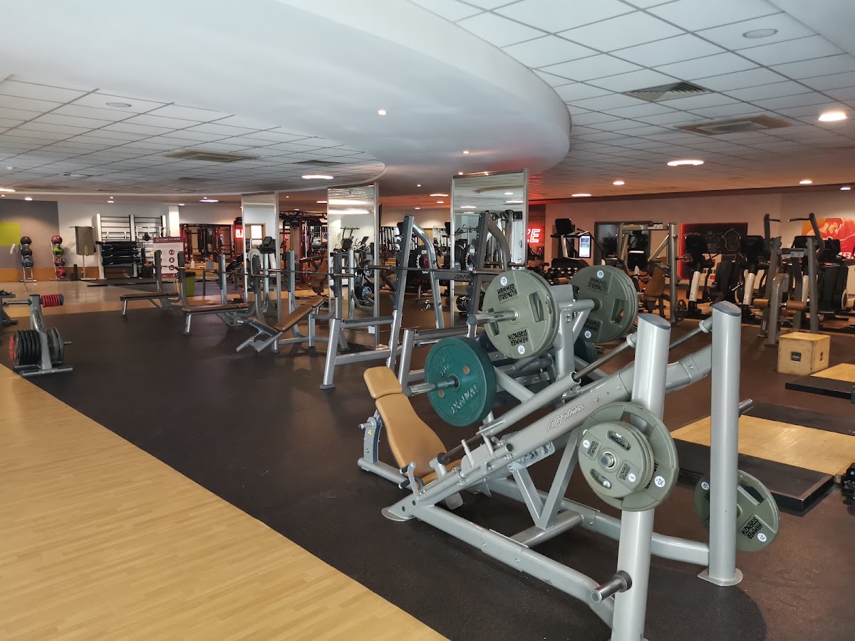 David Lloyd Cardiff - Photo 3