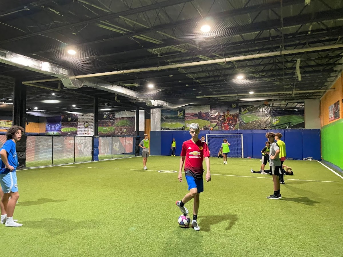 De 10 Indoor Soccer Fields #1 - Photo 2