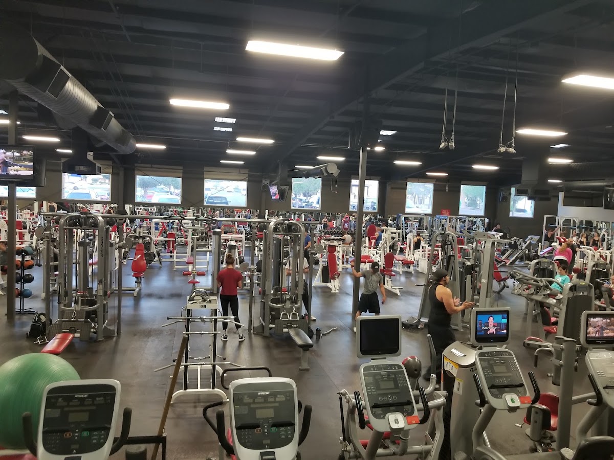 Defined Fitness Metro Club - Photo 1